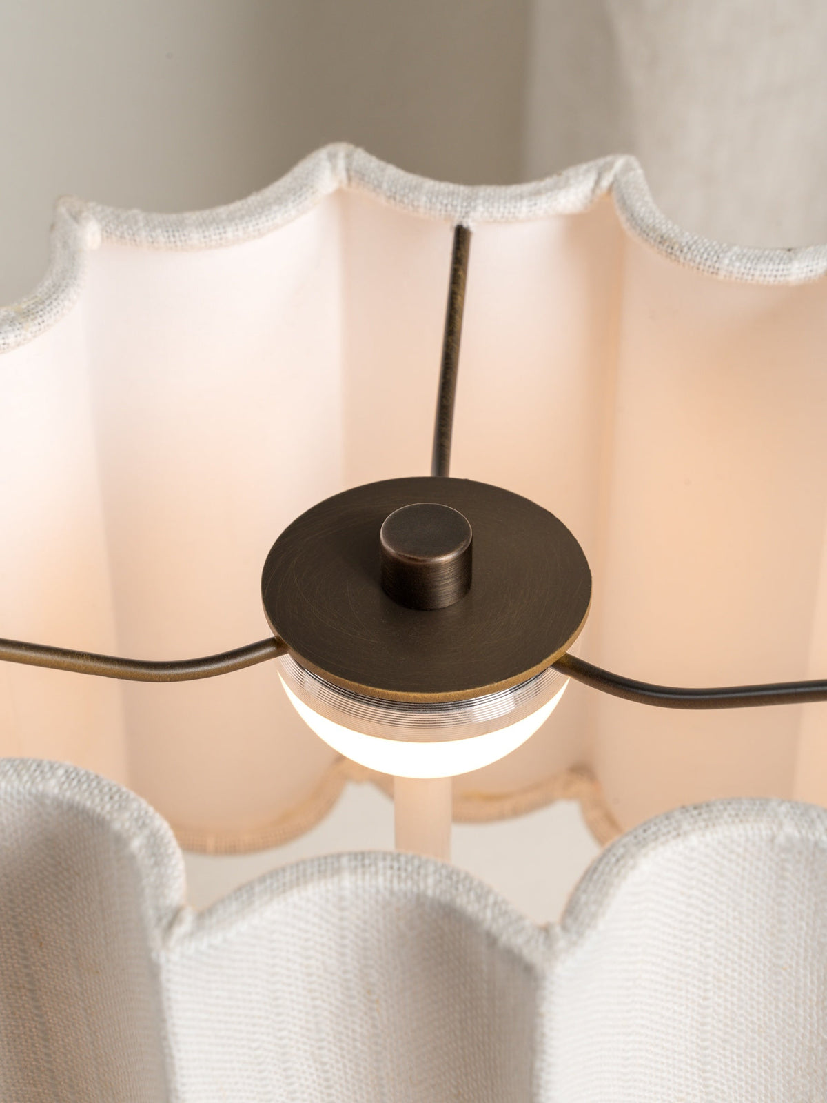 Oplaadbare Tafellamp Marmer met Linnen Kap Dimbaar Snoerloos LED Lamp Sfeerlicht Mobiel voor Woonkamer | Sansoti
