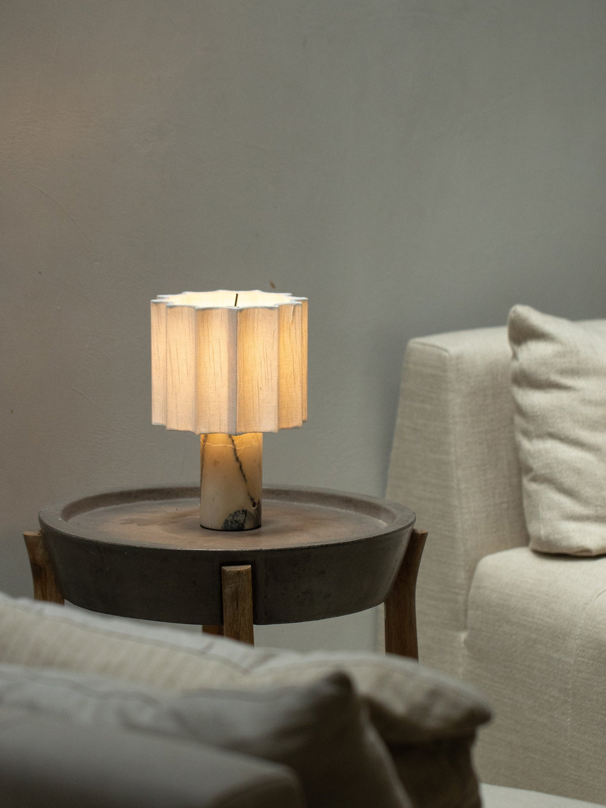 Oplaadbare Tafellamp Marmer met Linnen Kap Dimbaar Snoerloos LED Lamp Sfeerlicht Mobiel voor Woonkamer | Sansoti