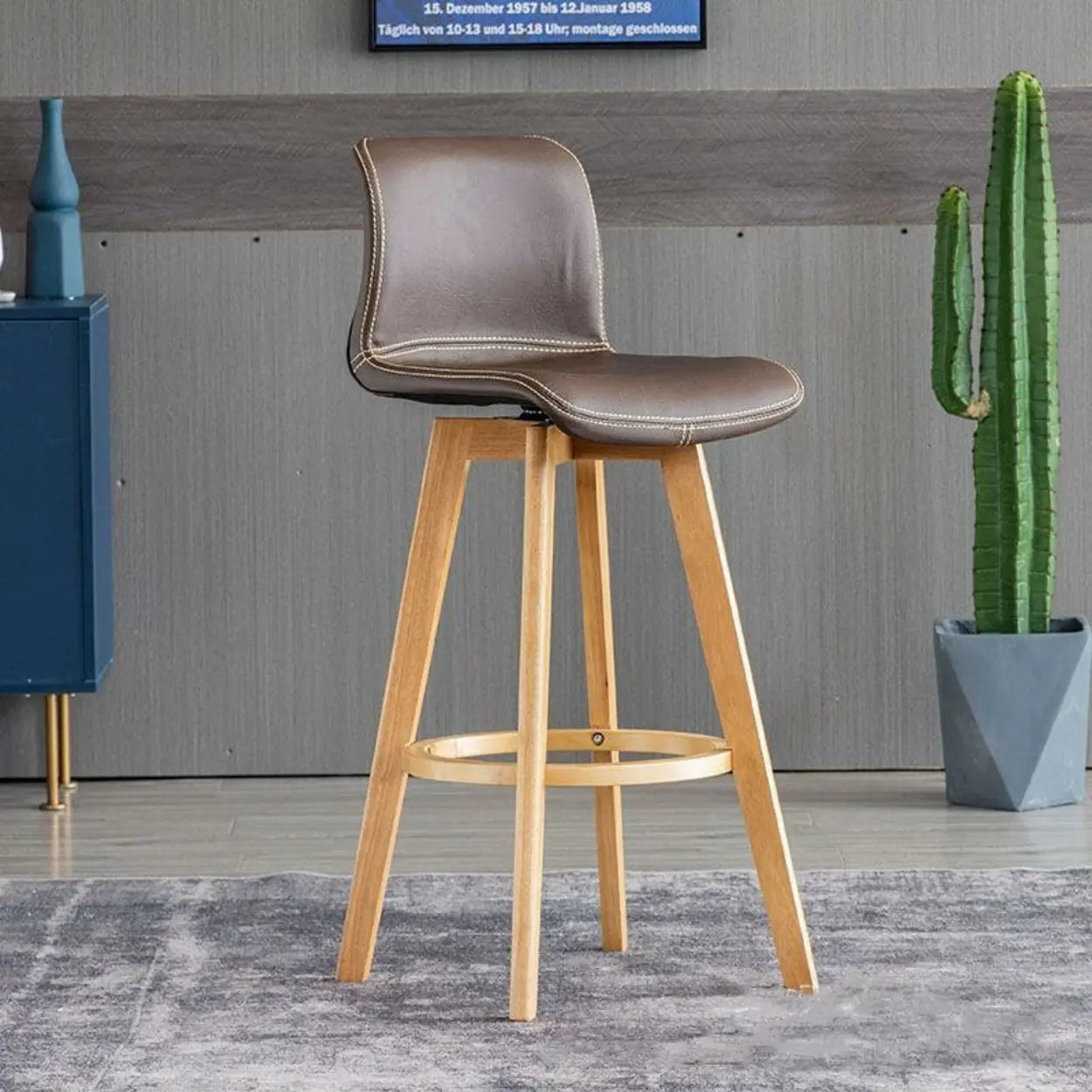Tabouret de Bar Pivotant en Cuir avec Dossier et Pieds en Bois – Chaise de Bar Moderne Pivotante à 360° pour Îlot de Cuisine et Bar à Domicile | Restfield
