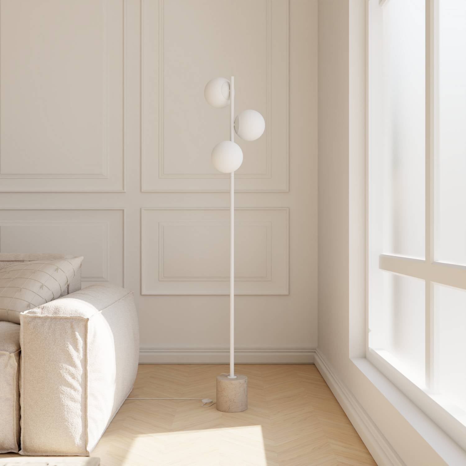 Lampadaire design de luxe avec pied en travertin et lumière chaude diffuse – Avera