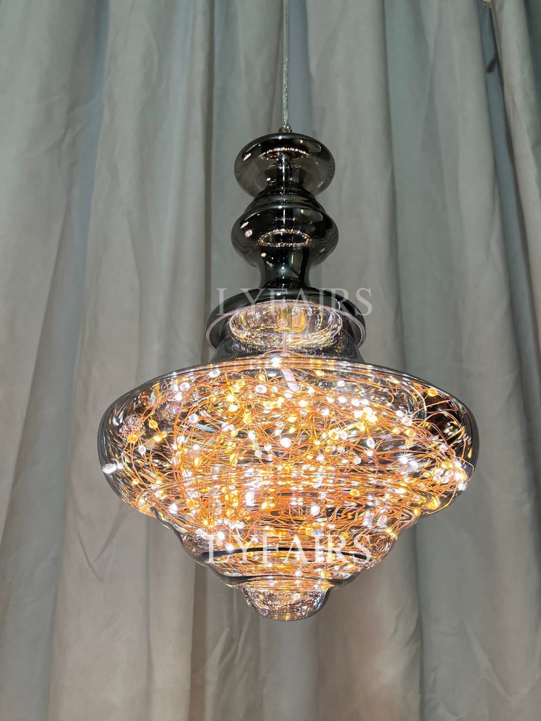 Grijze glazen hanglamp met sterrenhemel-effect voor eetkamer, bar of keukeneiland | Sansoti