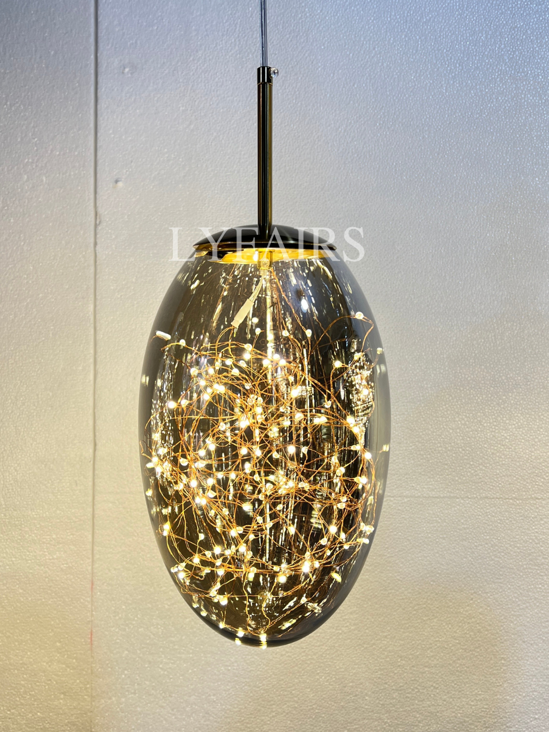 Grijze glazen hanglamp met sterrenhemel-effect voor eetkamer, bar of keukeneiland | Sansoti