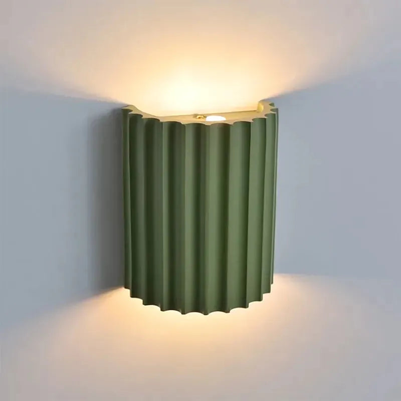 Applique murale ronde LED dimmable en résine, décoration murale, accent coloré, éclairage d’ambiance pour coin lecture, couloir, chambre et salon | Sansoti