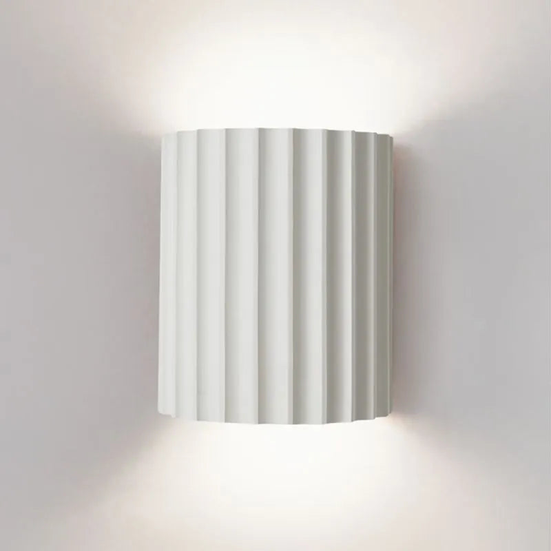 Applique murale ronde LED dimmable en résine, décoration murale, accent coloré, éclairage d’ambiance pour coin lecture, couloir, chambre et salon | Sansoti