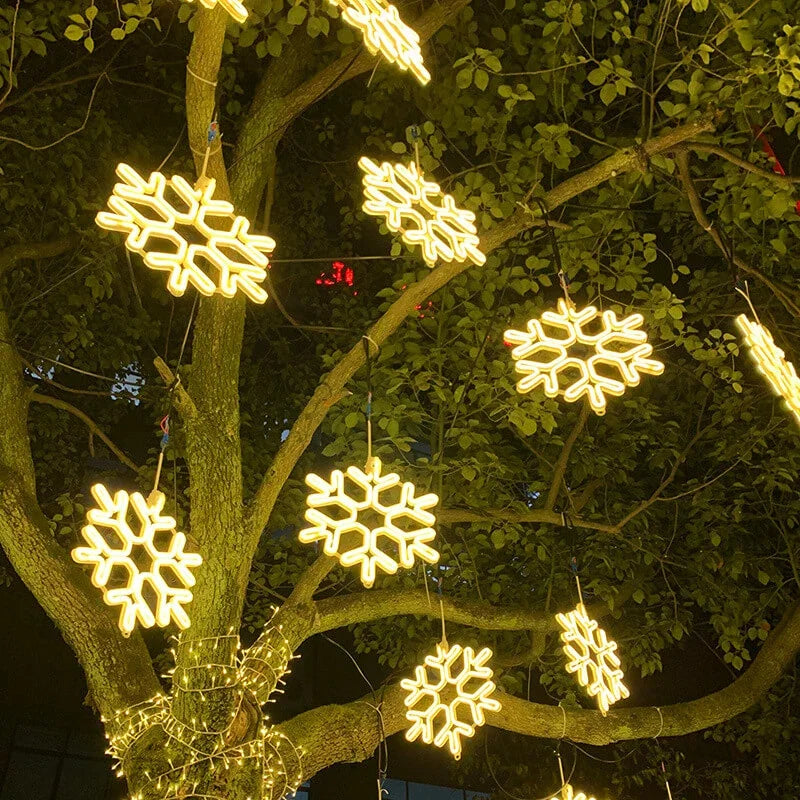 LED-Schneeflocken-Hängeleuchte für den Außenbereich, warmweiß, Weihnachtsbeleuchtung für Balkon, Garten und Terrasse, dekorativ, stimmungsvoll, Winter | Sansoti