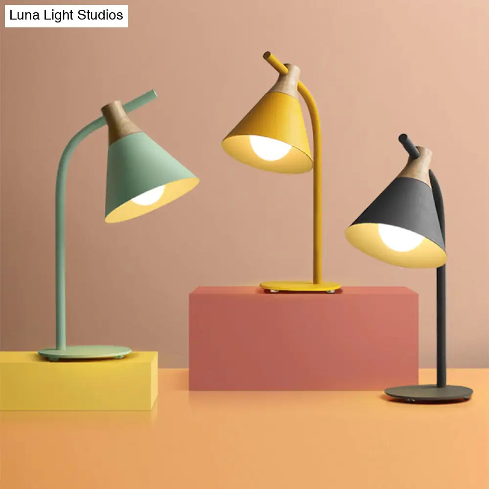 Verstelbare Tafellamp met Conische Kap Metaal Slaapkamer Nachtkastje Leeslamp Flexibele Arm Modern Design | Sansoti