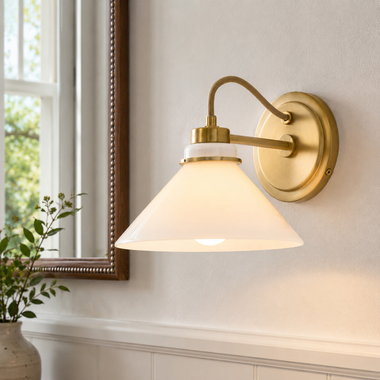 Globe Wandlamp met Gebogen Arm – Moderne Industriële Verlichting voor Badkamer, Slaapkamer en Gang | Sansoti