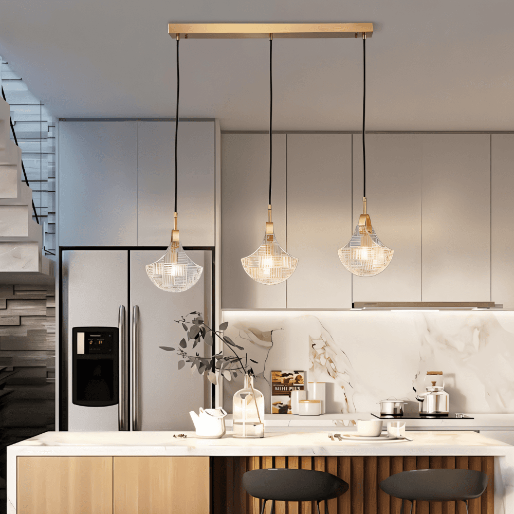Sculpturale Hanglamp Met Drie Glazen Kappen En Warm Sfeervol Licht | Sansoti