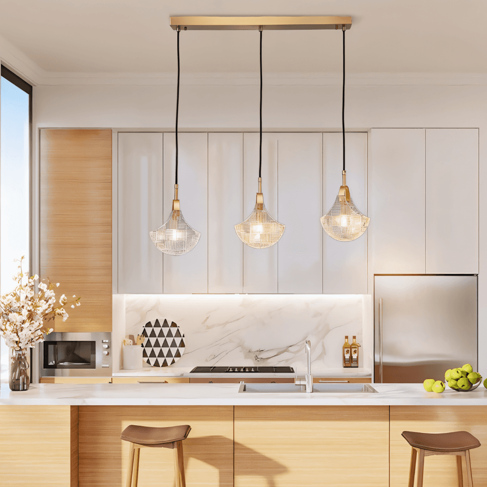 Sculpturale Hanglamp Met Drie Glazen Kappen En Warm Sfeervol Licht | Sansoti