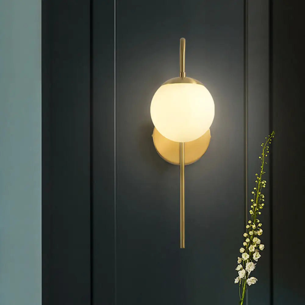 Wandlamp Bol Matglas met Gouden Zwanenhals - Moderne Wandverlichting voor Slaapkamer Hal en Woonkamer | Sansoti