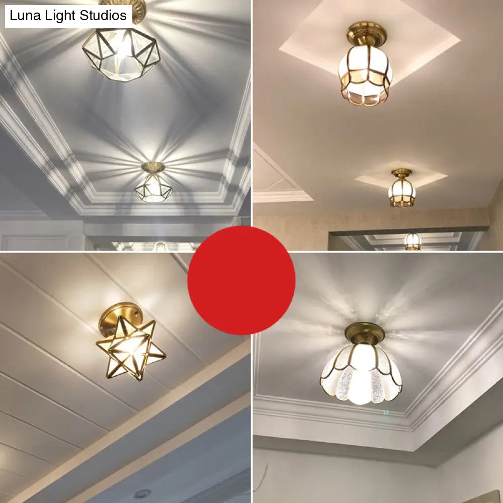 Minimalistisch Messing Plafondlamp met Geschulpte Metalen Kap – Compacte Halfsemi Plafondverlichting voor Hal en Slaapkamer | Sansoti