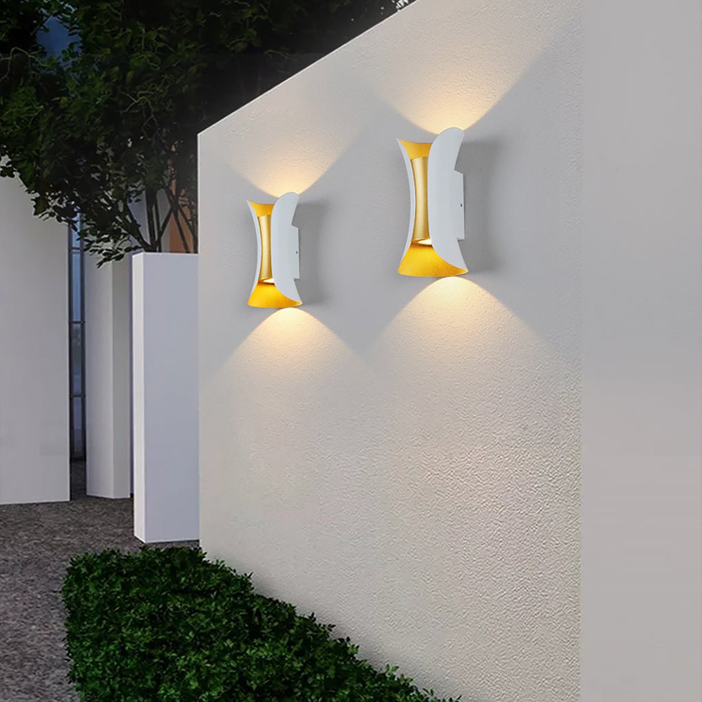 Moderne Up Down Buiten Wandlamp Met IP54 Bescherming En Aluminium Behuizing | Sansoti