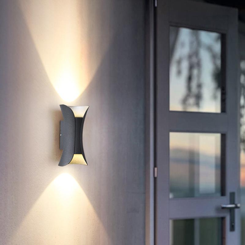 Moderne Up Down Buiten Wandlamp Met IP54 Bescherming En Aluminium Behuizing | Sansoti