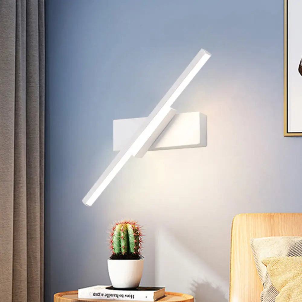 Lineare LED-Wandleuchte mit Acryl-Lichtstreifen für moderne Innenräume, Schwarz oder Weiß, stimmungsvolles Lichtdesign | Sansoti