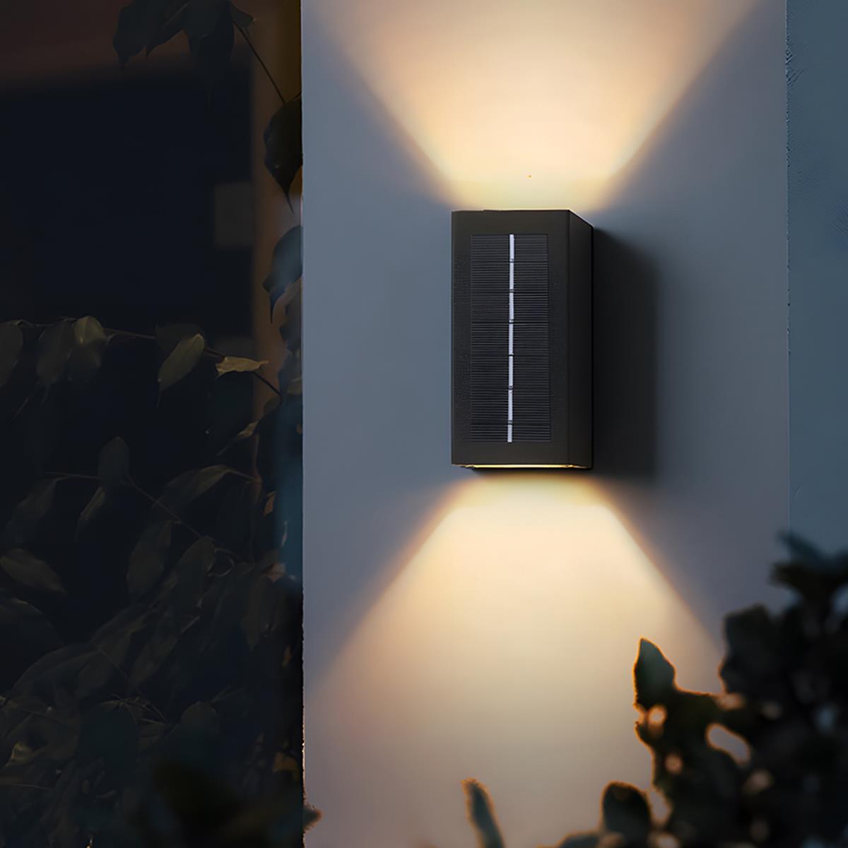 Solar Außenleuchte Up Down LED Aluminium Schwarz Garten Haustür Veranda IP65 Wandleuchte Solarenergie Oben Unten Beleuchtung Modern Minimalistisch | Restfield