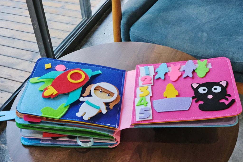 Interactief Viltboek Avonturen 16 Pagina's met Afneembare Elementen | Montessori Educatief Speelgoed voor Fijnmotoriek en Fantasie 2-5 jaar | Sansoti