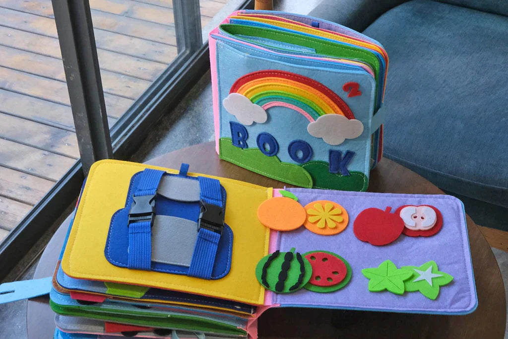 Interactief Viltboek Avonturen 16 Pagina's met Afneembare Elementen | Montessori Educatief Speelgoed voor Fijnmotoriek en Fantasie 2-5 jaar | Sansoti