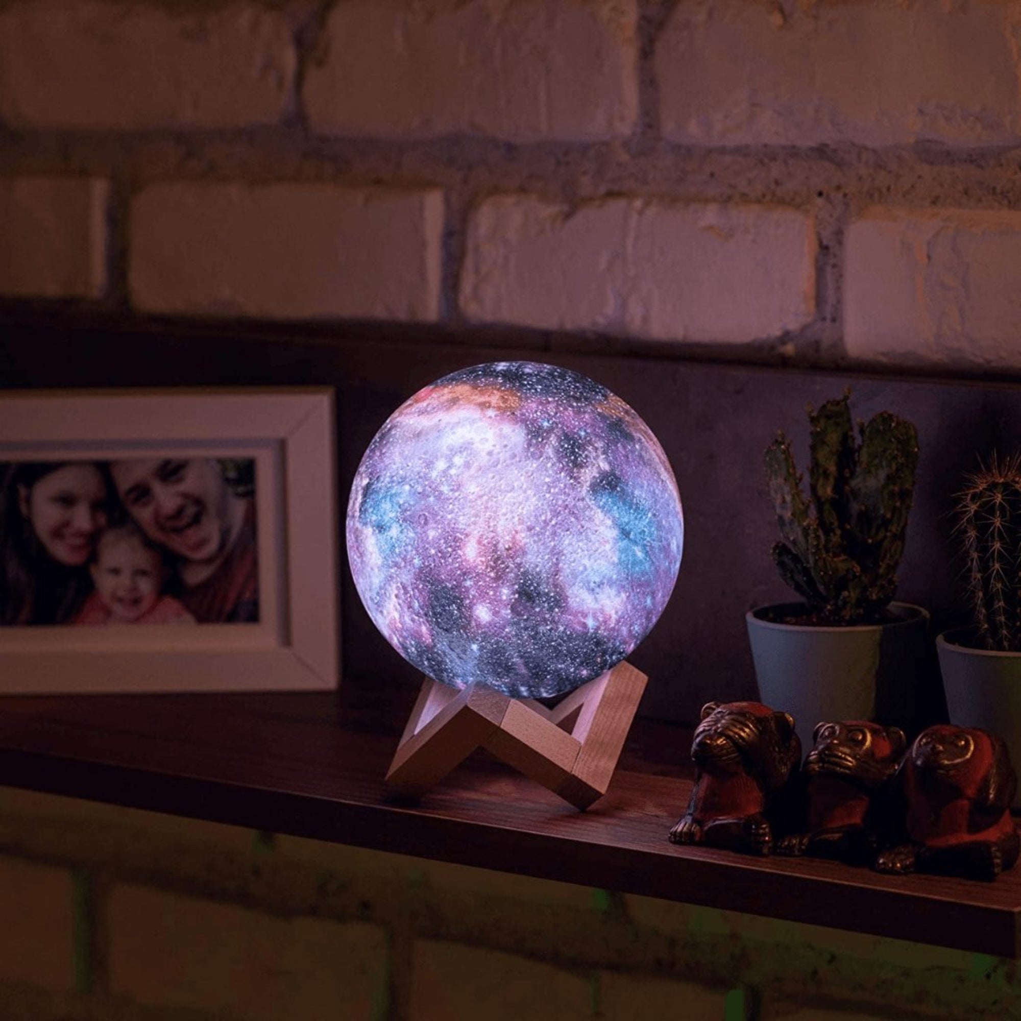 3D Galaxie Maanlamp met Houten Standaard Draadloos Dimbaar Sfeerverlichting Nachtlampje Tafelverlichting 16 Kleuren LED | Sansoti
