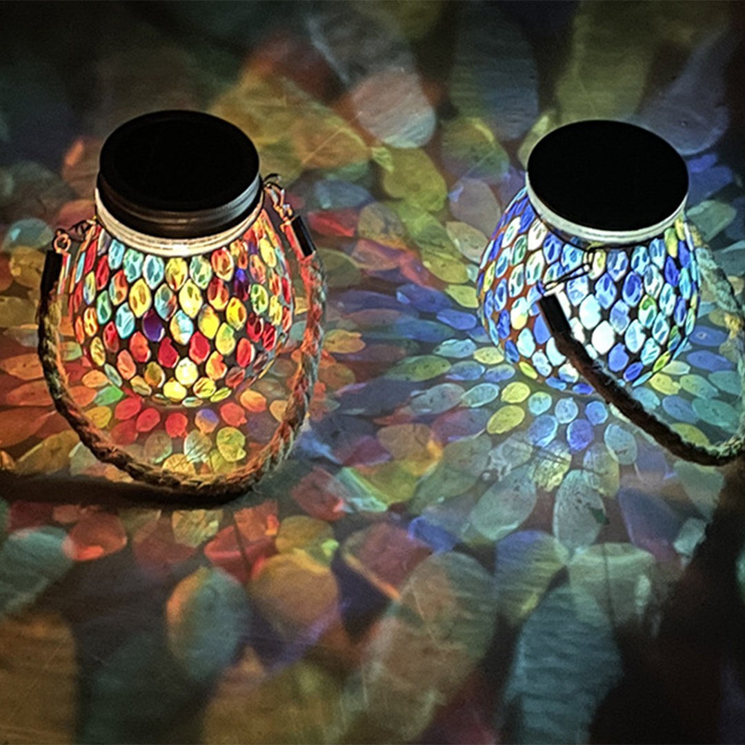 Solar Tuinlamp met Gekleurd Glas – Handgemaakte Lantaarn met Mozaïek Lichteffect voor Sfeervol Buitendecor | Sansoti