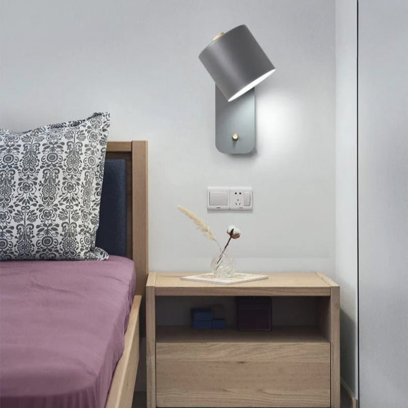 Kinkiet z drewna i metalu, regulowany klosz, przełącznik, oprawka E27, skandynawski design, do sypialni, przedpokoju i czytania | Sansoti