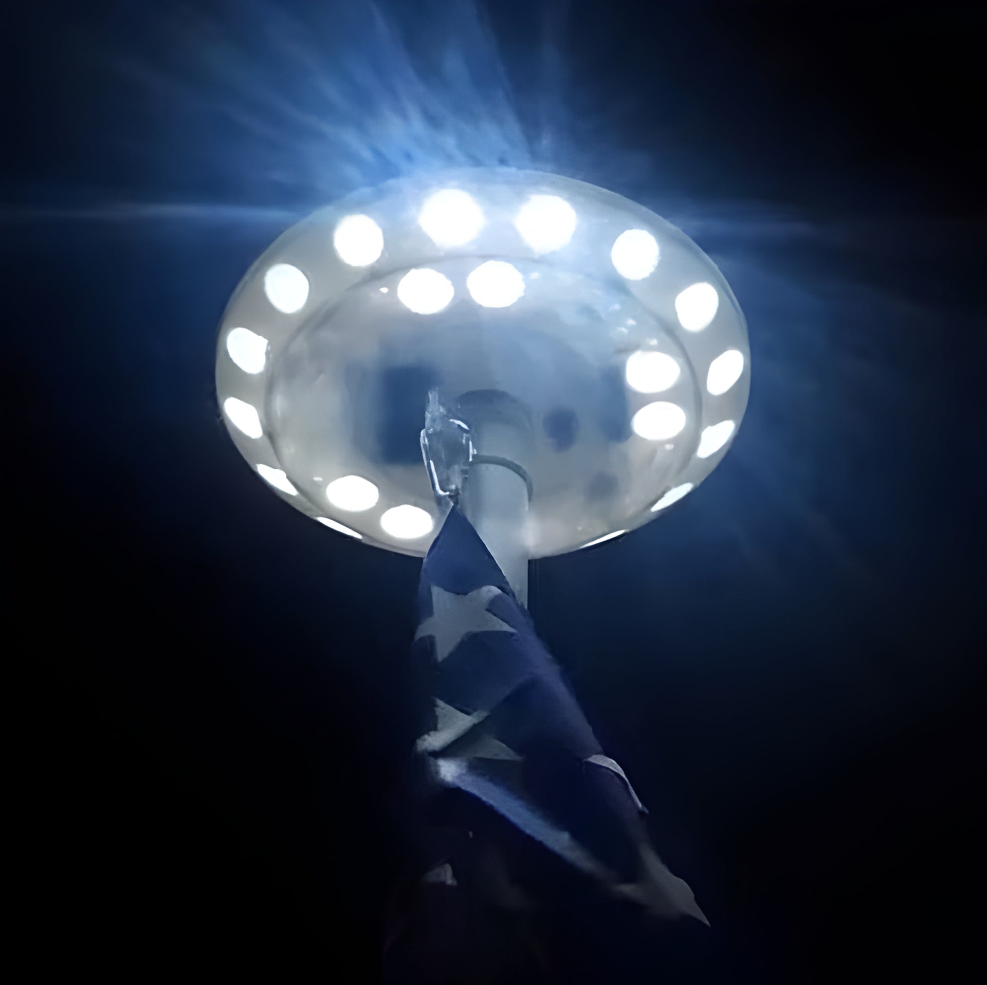 Solarbetriebene LED-Beleuchtung für die Mastspitze, 700 Lumen, weißes Licht, wasserdicht nach IP67, automatisch für den Garten | Sansoti