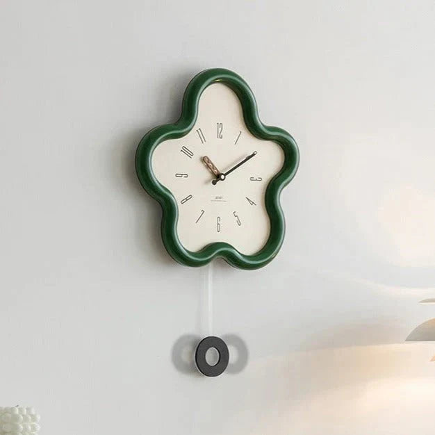 Wanduhr mit 3D-Blumenmotiv und geräuschloser Pendelbewegung, 39 × 39 cm, dekoratives Design für Wohnzimmer und Schlafzimmer | Sansoti