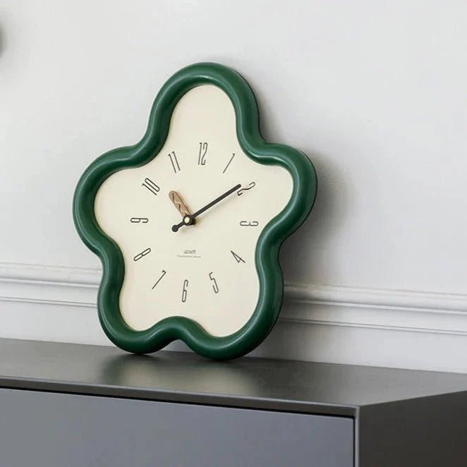 Wanduhr mit 3D-Blumenmotiv und geräuschloser Pendelbewegung, 39 × 39 cm, dekoratives Design für Wohnzimmer und Schlafzimmer | Sansoti