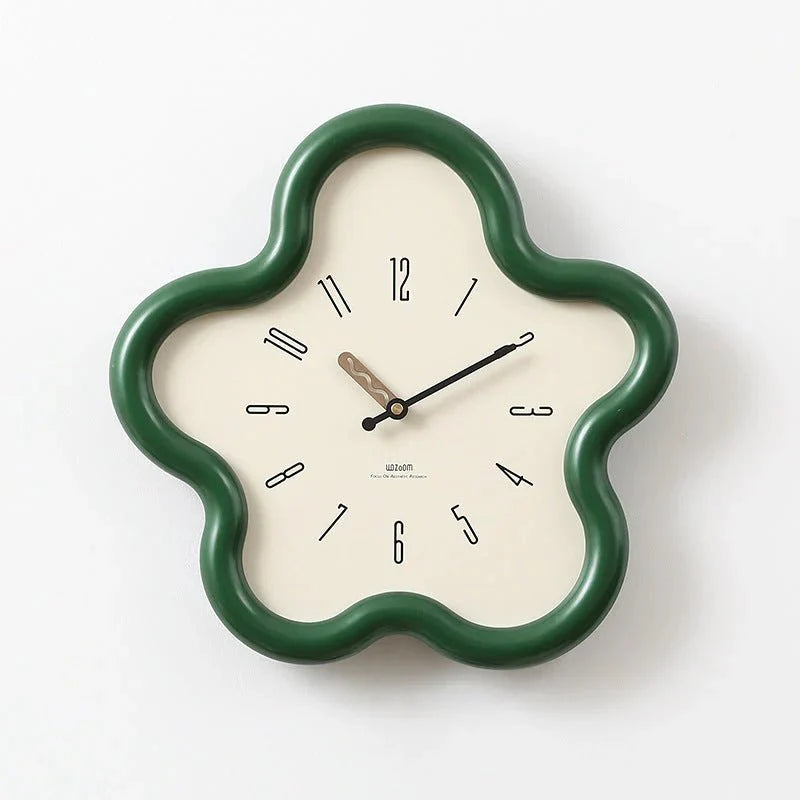 Wanduhr mit 3D-Blumenmotiv und geräuschloser Pendelbewegung, 39 × 39 cm, dekoratives Design für Wohnzimmer und Schlafzimmer | Sansoti