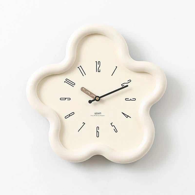 Wanduhr mit 3D-Blumenmotiv und geräuschloser Pendelbewegung, 39 × 39 cm, dekoratives Design für Wohnzimmer und Schlafzimmer | Sansoti