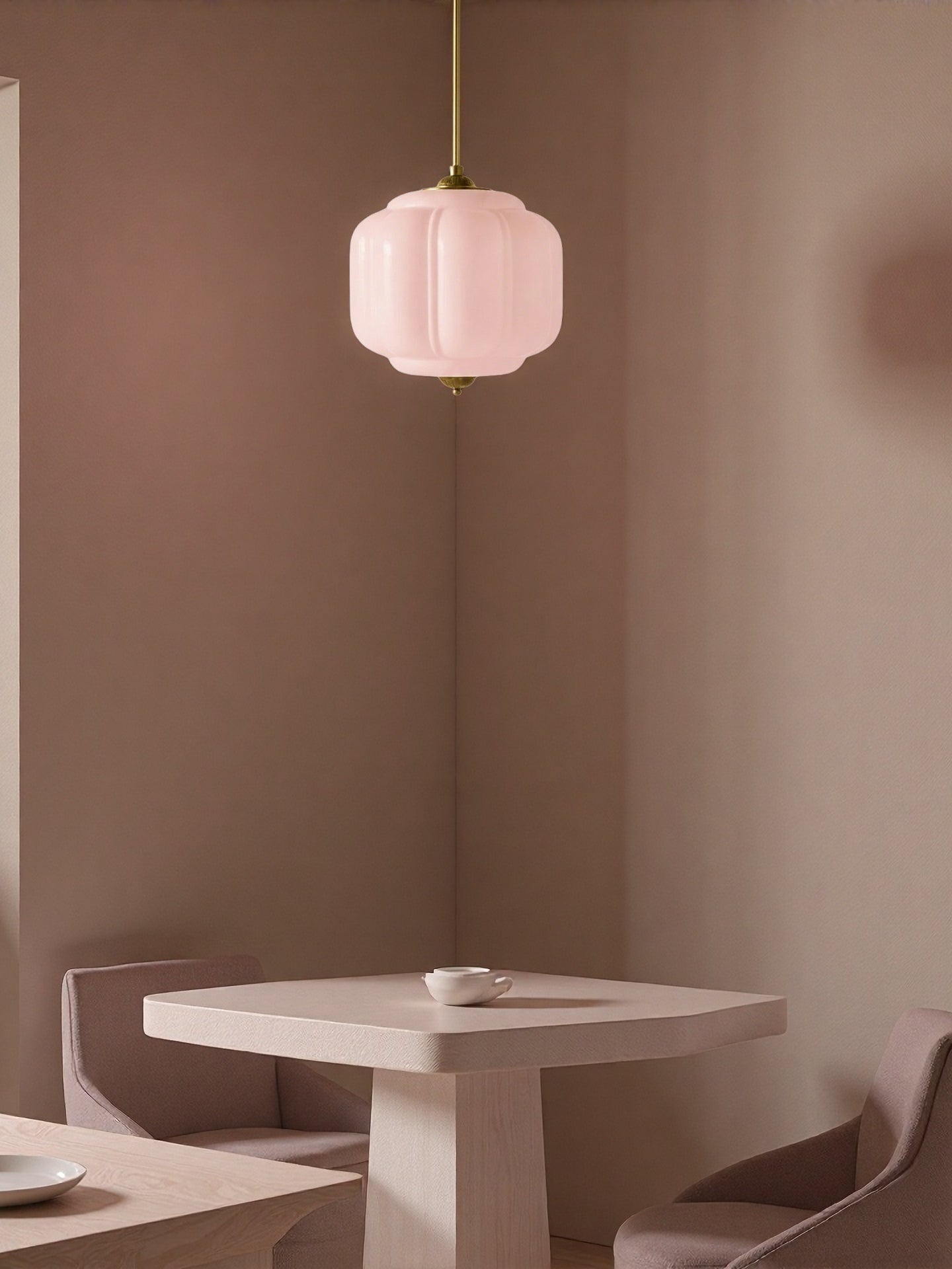 Vintage Kroonluchter met Crèmekleurige Glazen Kappen – Hanglamp in Retro-Stijl voor Eetkamer & Woonkamer | Sansoti