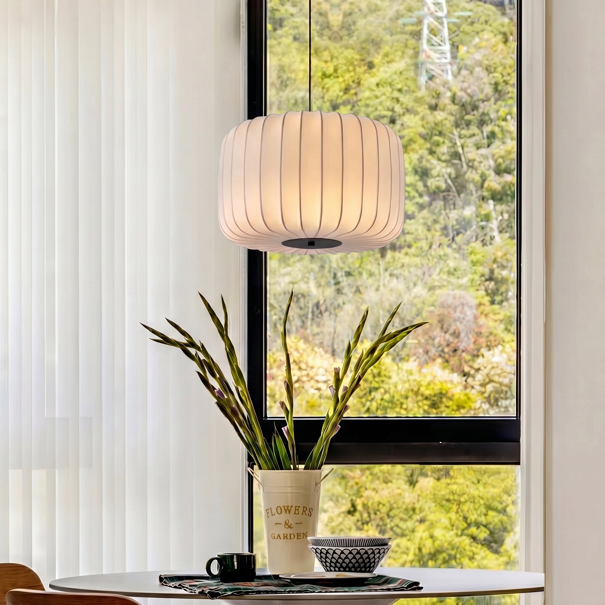 Gefaltete Stoff-Hängeleuchte, warmweißes LED-Licht, verstellbar, E27, Ø30–55 cm, für Wohnzimmer, Essbereich und Leseecke, stimmungsvolle Beleuchtung | Sansoti