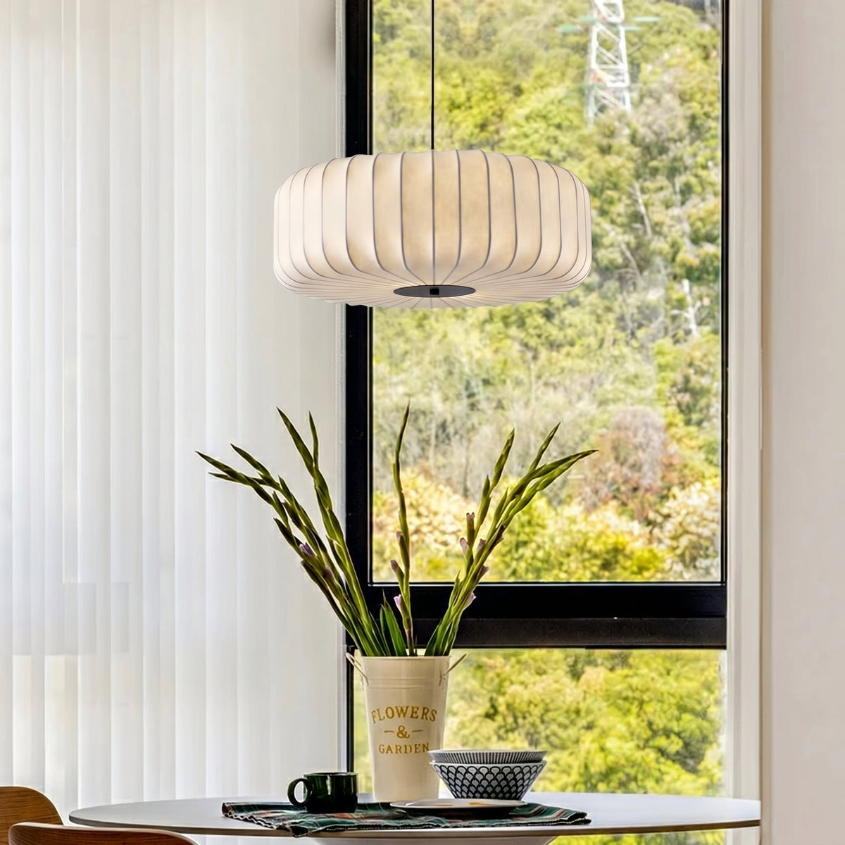 Gefaltete Stoff-Hängeleuchte, warmweißes LED-Licht, verstellbar, E27, Ø30–55 cm, für Wohnzimmer, Essbereich und Leseecke, stimmungsvolle Beleuchtung | Sansoti