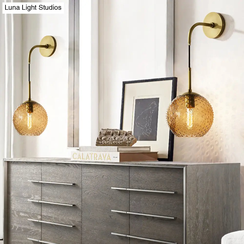 Wandleuchte mit Glaskugel und Messingfinish, Retro-Design, 75 cm hoch, E26-/E27-Fassung, stimmungsvolle Vintage-Beleuchtung | Sansoti
