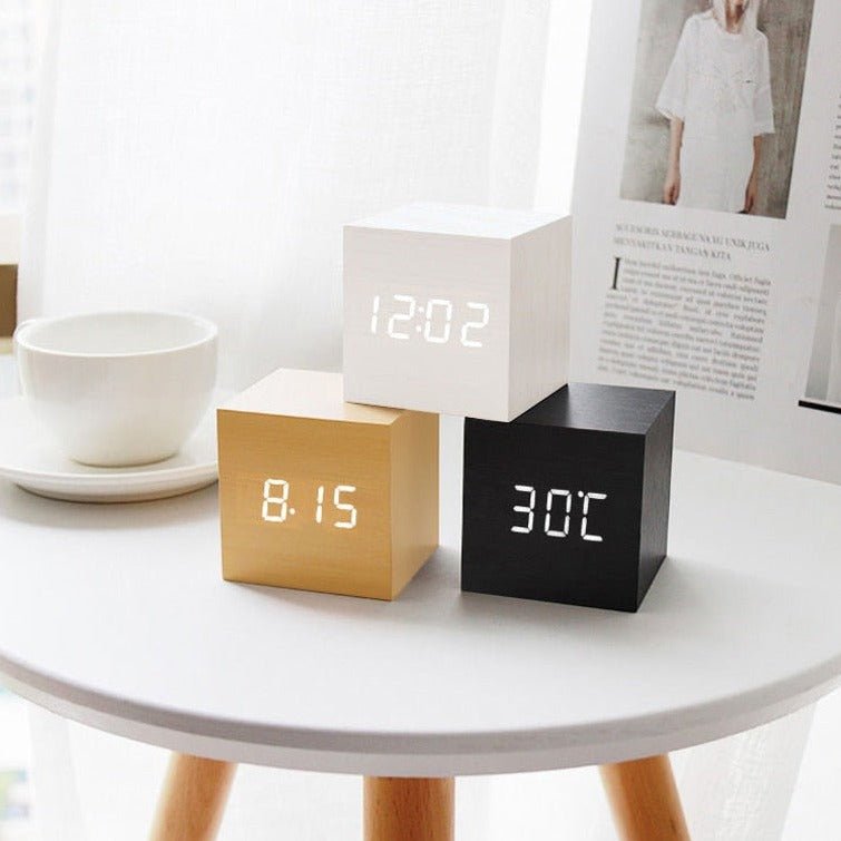 Digitaler Wecker in Würfelform in Holzoptik mit LED-Display, Geräuschaktivierung, Alarm, Temperaturanzeige und Timer für Schlafzimmer und Büro | Sansoti