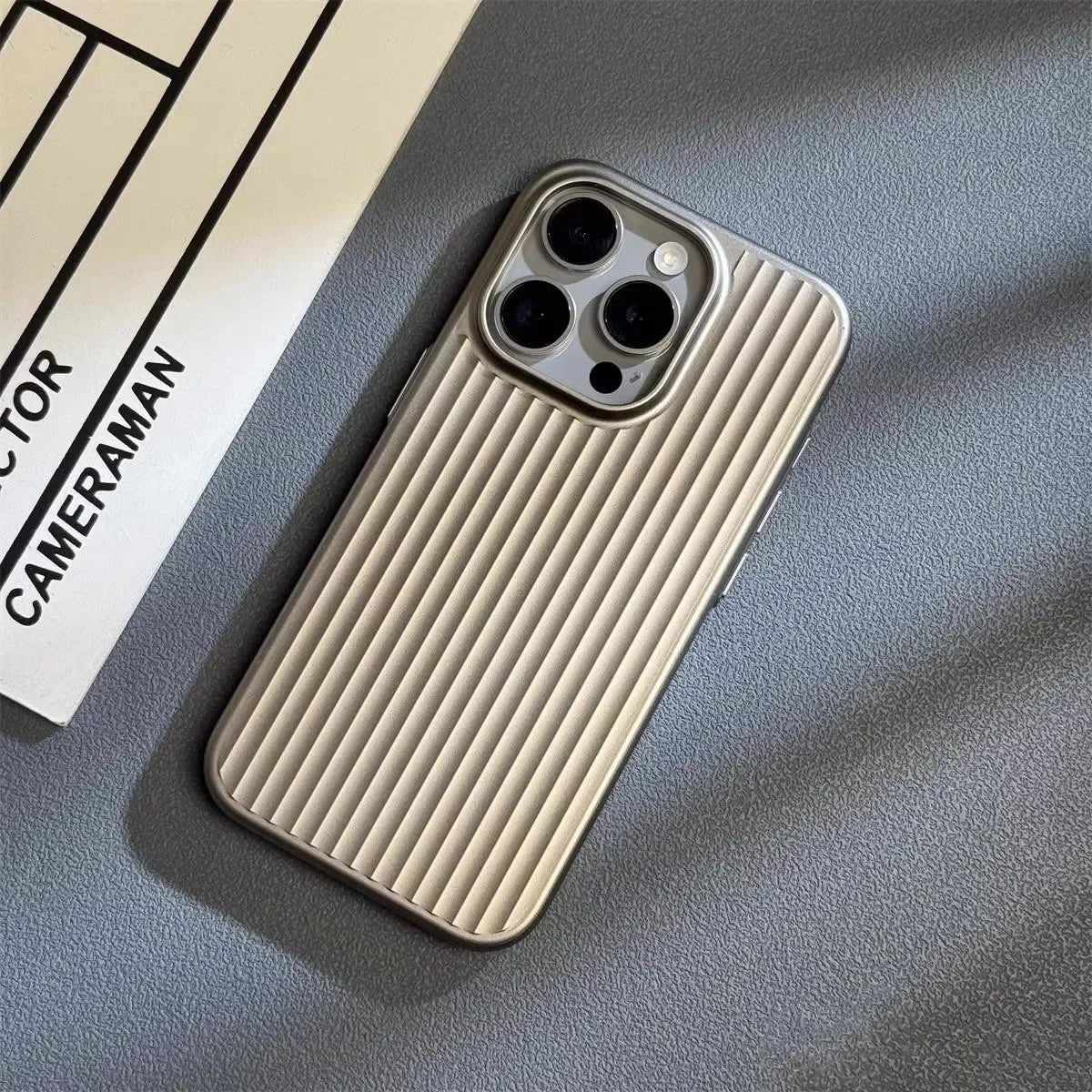 Ultraslanke Schokbestendige Telefoonhoes met Metalen Finish voor Optimale Bescherming | Sansoti