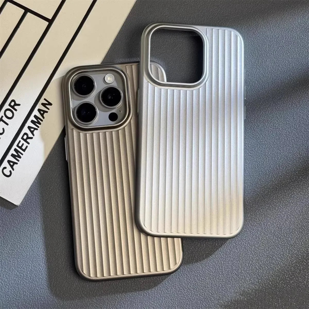 Ultraslanke Schokbestendige Telefoonhoes met Metalen Finish voor Optimale Bescherming | Sansoti