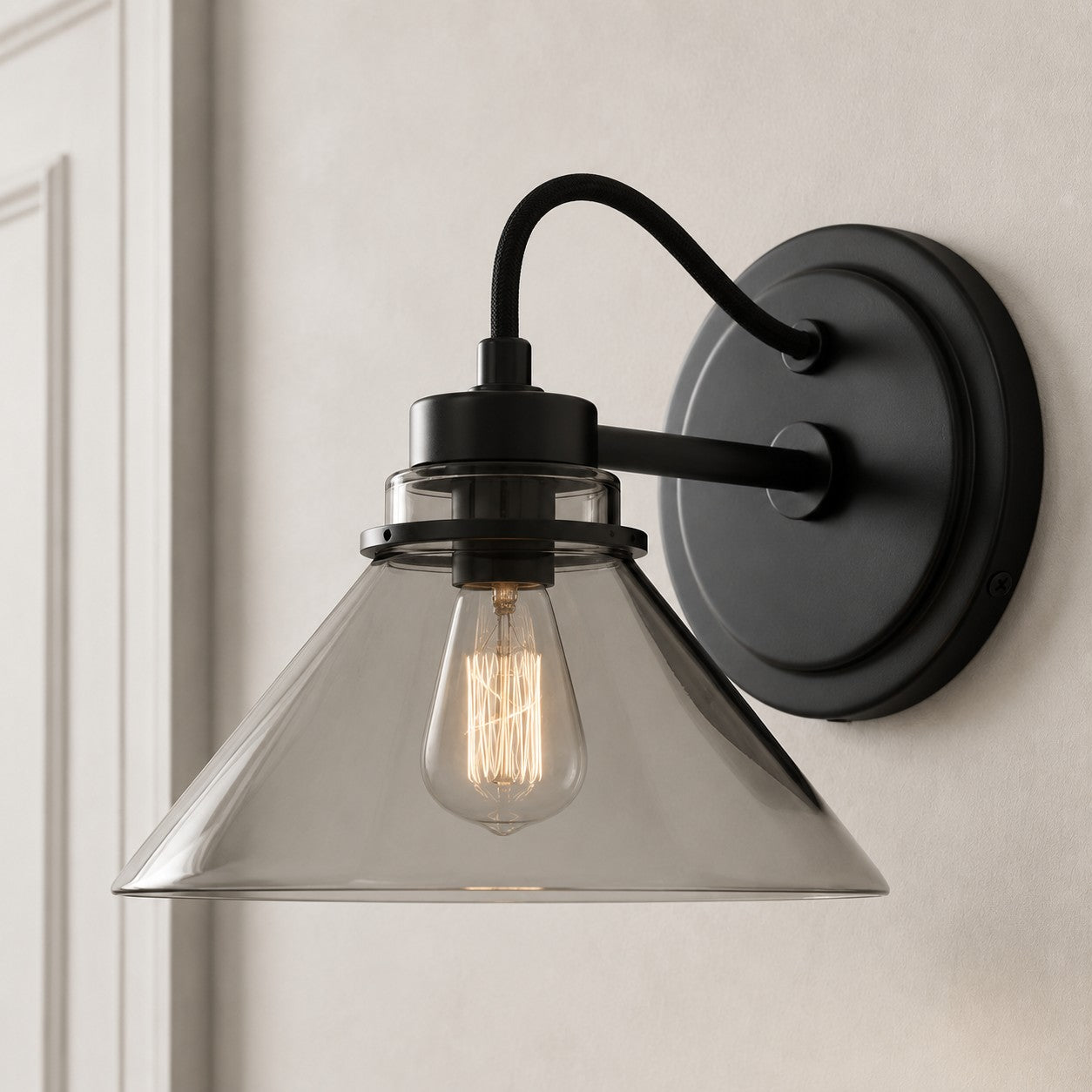 Globe Wandlamp met Gebogen Arm – Moderne Industriële Verlichting voor Badkamer, Slaapkamer en Gang | Sansoti