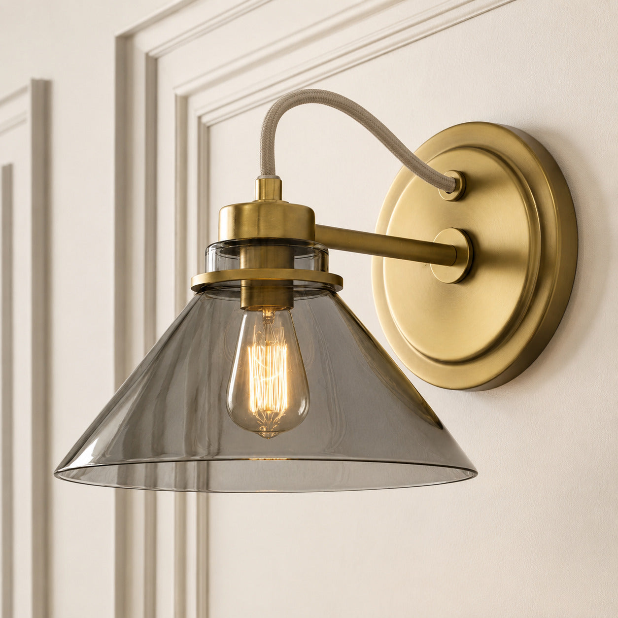 Globe Wandlamp met Gebogen Arm – Moderne Industriële Verlichting voor Badkamer, Slaapkamer en Gang | Sansoti