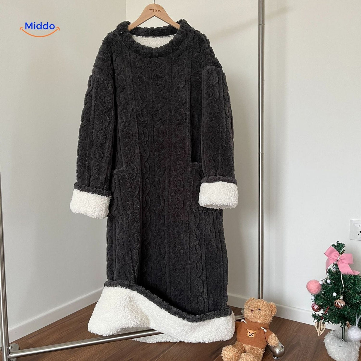 Fleece-Loungewear-Deckenmantel mit langen Ärmeln, Vordertaschen und weichem Polyester, bequeme Winter-Hauskleidung | Sansoti