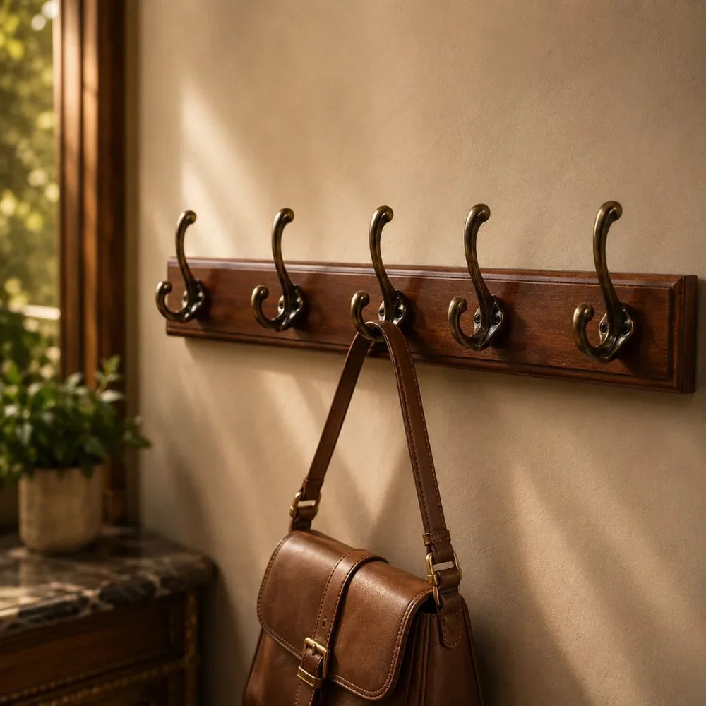 Massive Holz-Garderobenleiste zur Wandmontage mit 3–5 Haken, Flur-Garderobe für Jacken und Taschen, Aufbewahrungssystem im rustikalen Design | Sansoti