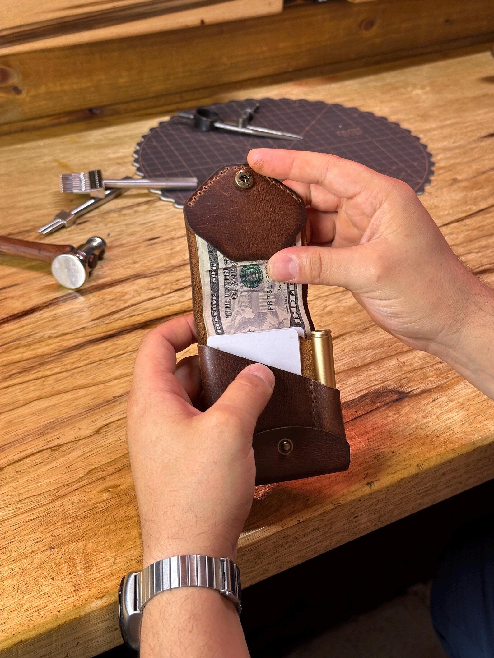 Handgemaakte Leren Portemonnee met Penvak – Volnerfleer | Sansoti