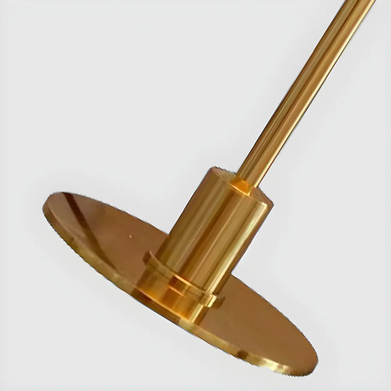 Vintage Tafellamp met Meerlagige Glazen Kap in Amber en Gouden Voet – Moderne Design Bedlamp | Sansoti