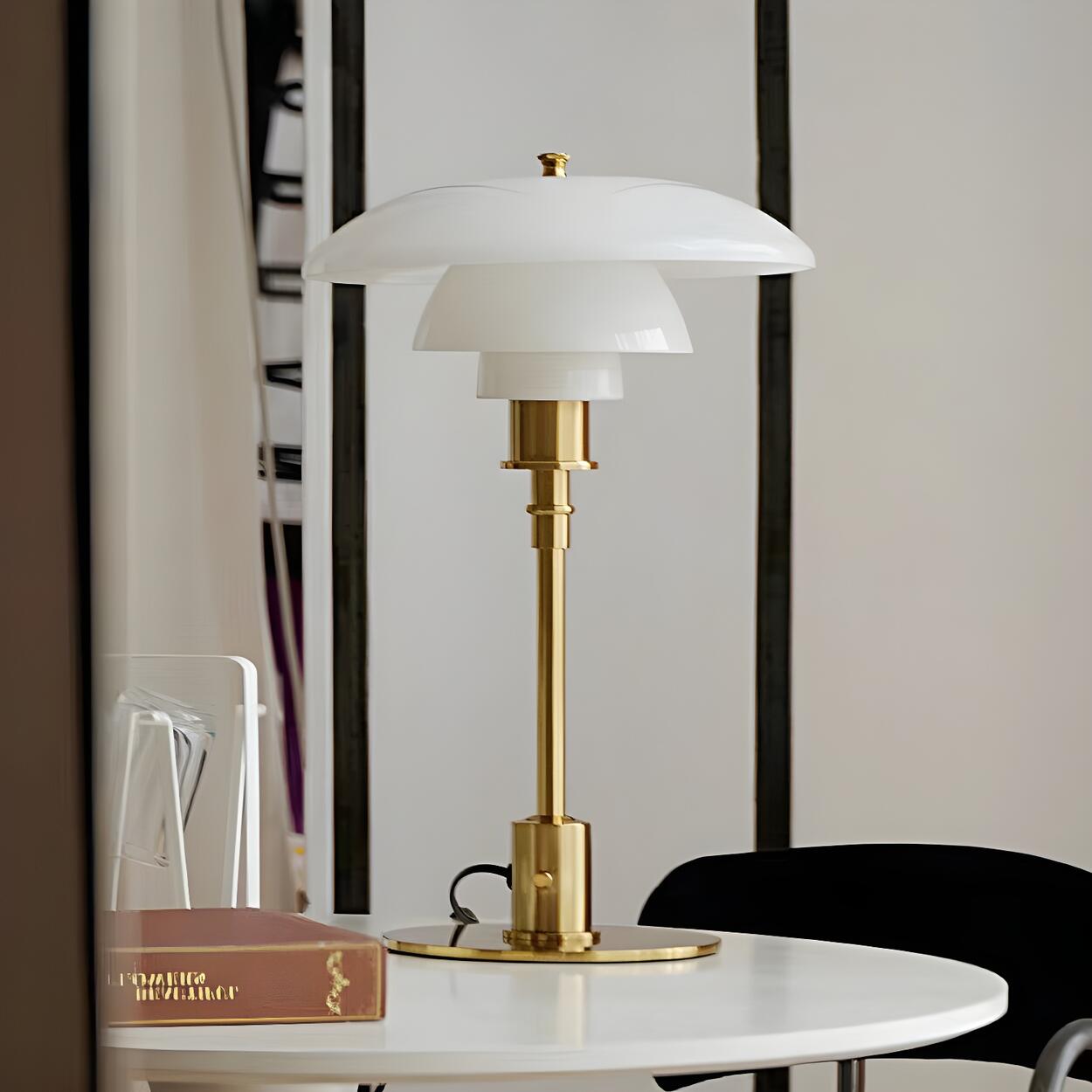 Vintage Tafellamp met Meerlagige Glazen Kap in Amber en Gouden Voet – Moderne Design Bedlamp | Sansoti