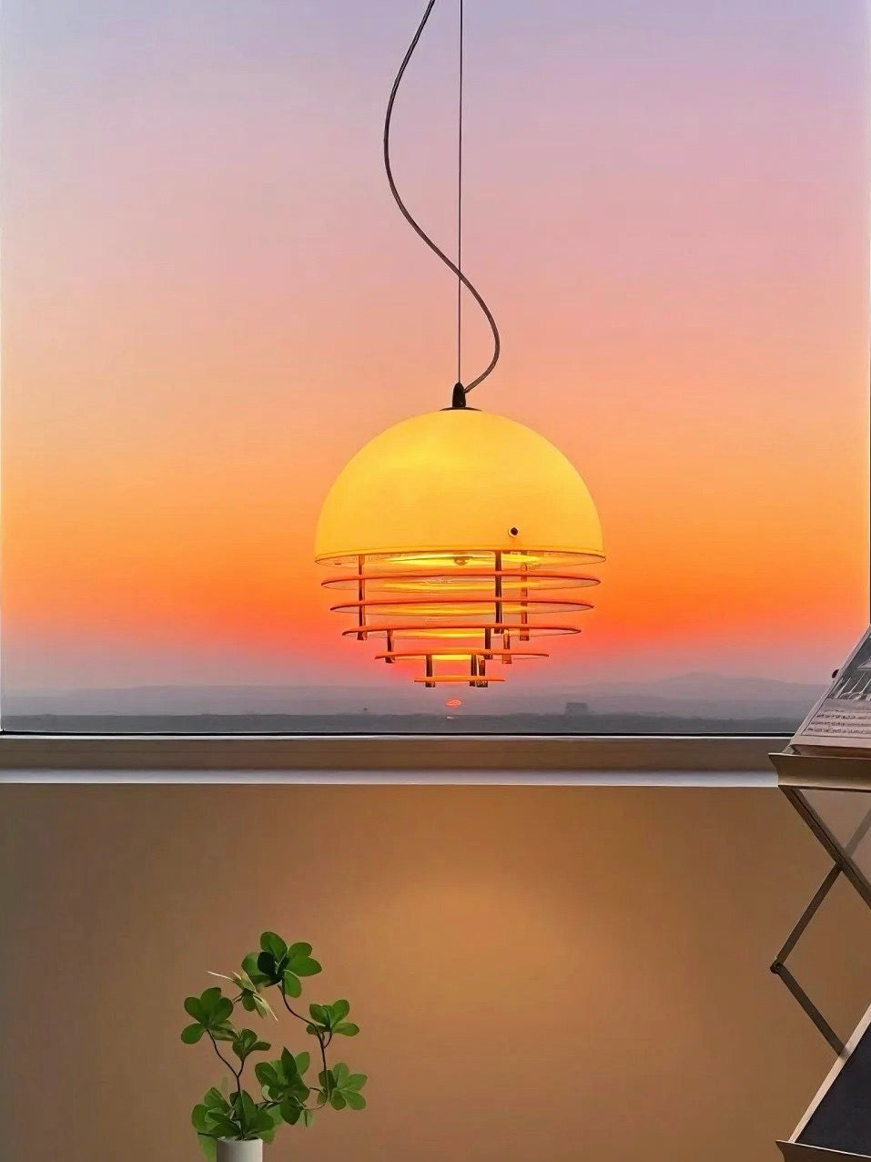 Stijlvolle Hanglamp Bauhaus Design Oranje-Wit Sfeerverlichting voor Moderne Interieurs | Sansoti