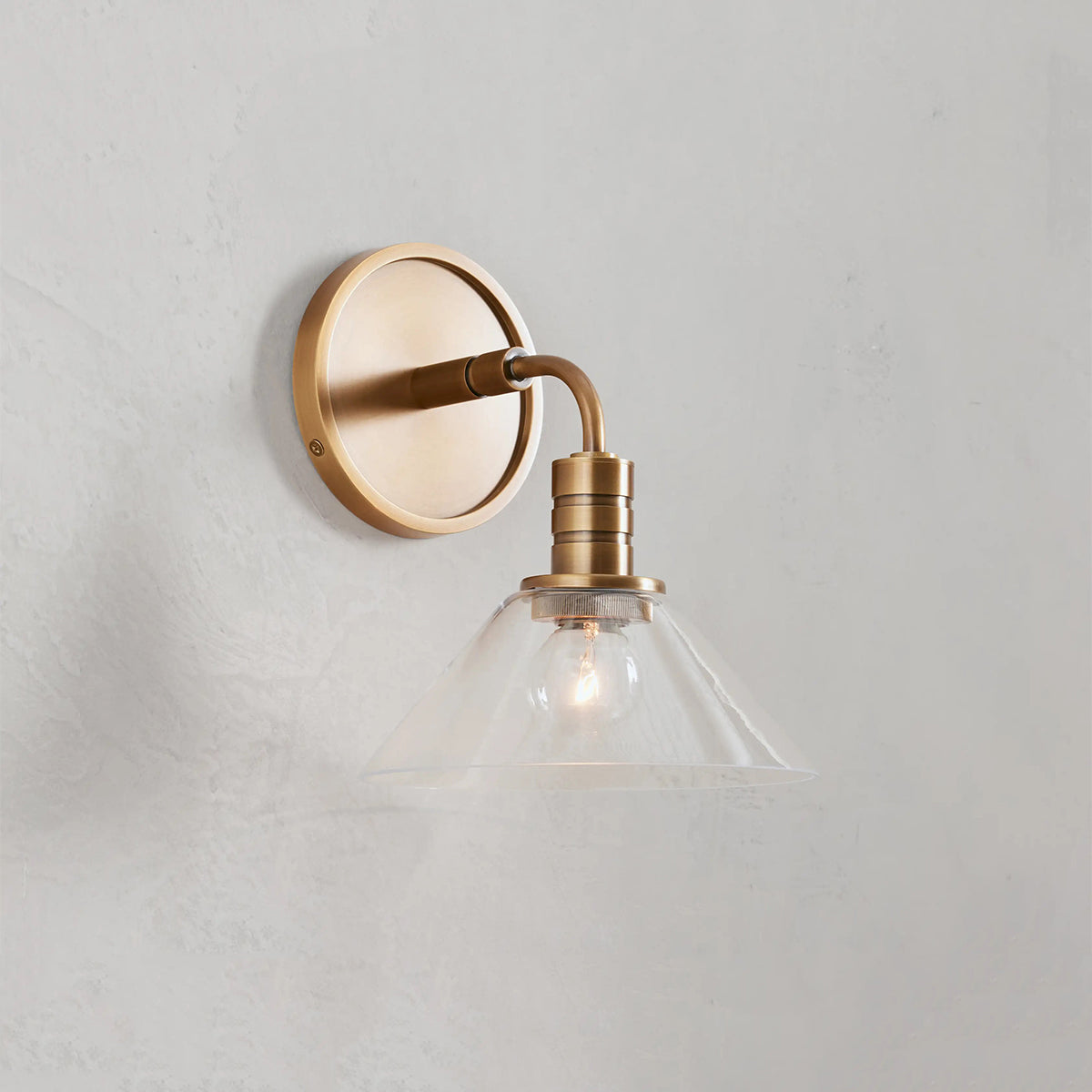 Applique murale industrielle en acier avec cône en verre, douille E12, laiton ou bronze, design moderne, éclairage d’ambiance pour le salon | Sansoti