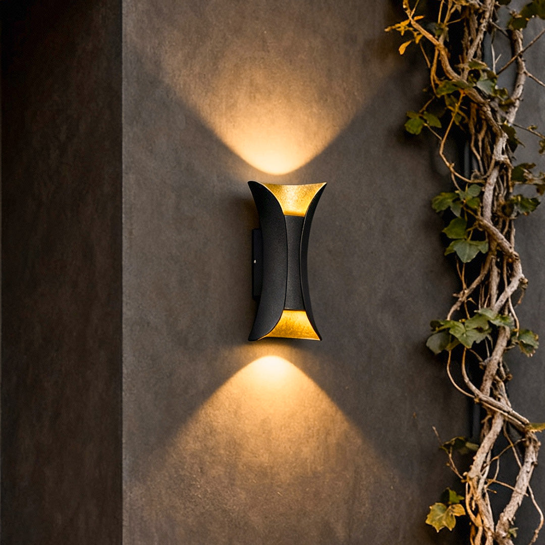 Moderne Up Down Buiten Wandlamp Met IP54 Bescherming En Aluminium Behuizing | Sansoti