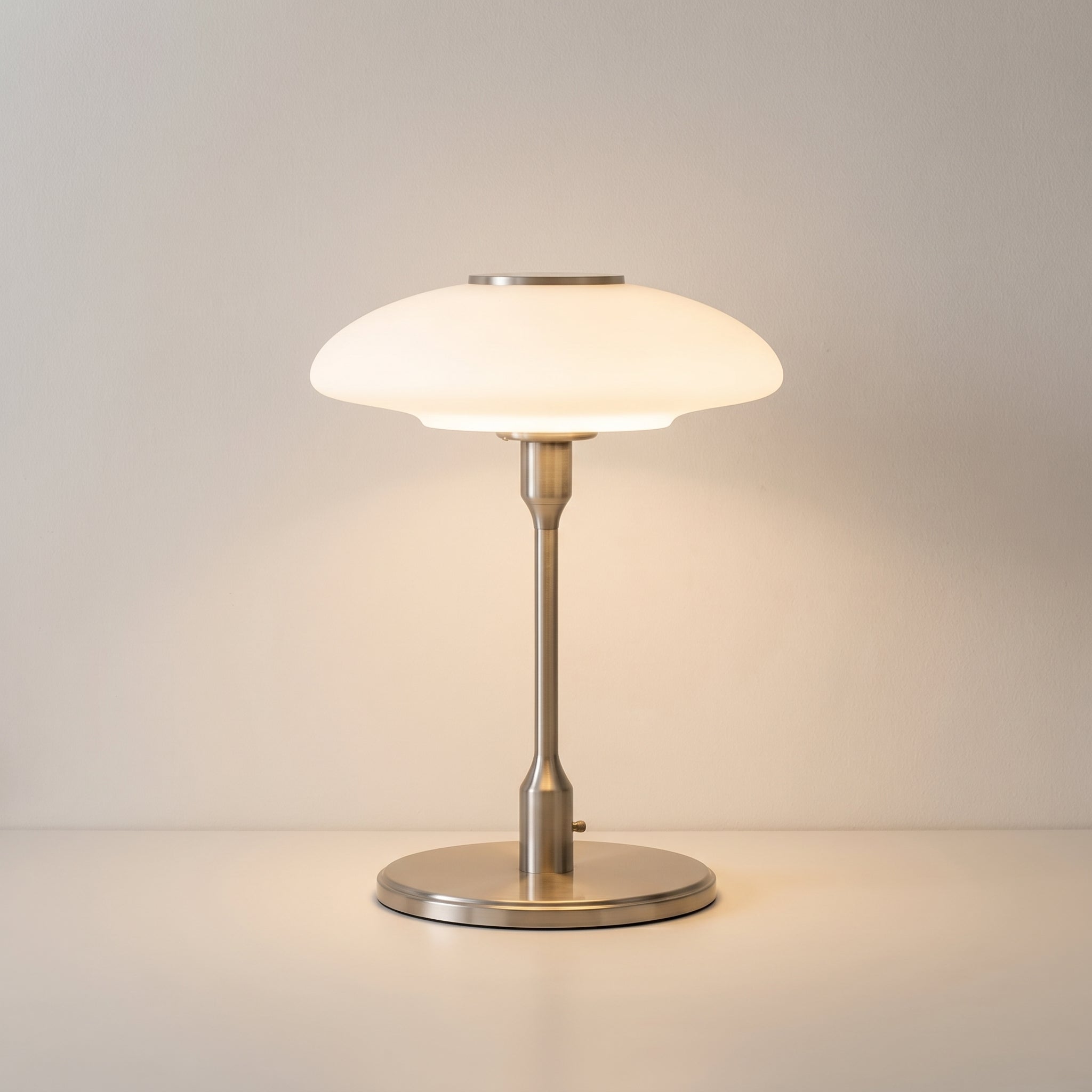 Moderne Metalen Tafellamp E14 Warm Wit LED Sfeerlicht Bureau Nachtkastje 30x42cm Scandinavisch Design | Sansoti