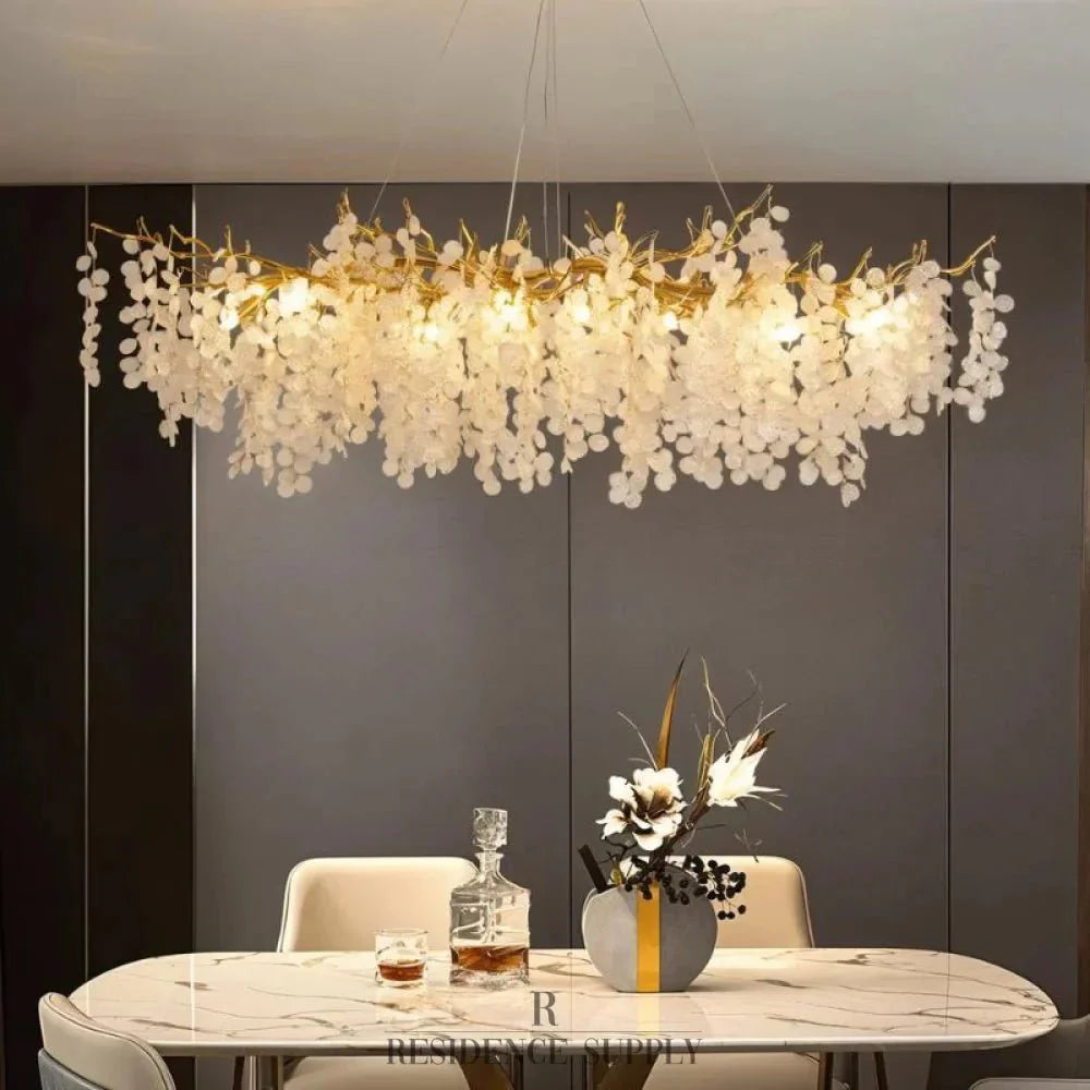 Luxe Kristallen Kroonluchter Met Gouden Takkenstructuur En Sprankelende Lichtval | Sansoti