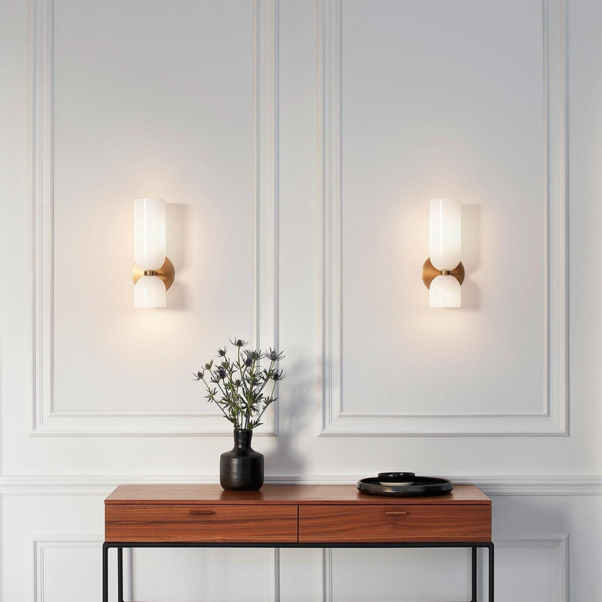 Moderne Glas-Wandleuchte mit Metallfassung, Schlafzimmer, Wohnzimmer, Küche, stimmungsvolle Beleuchtung, dekoratives Interieur | Sansoti