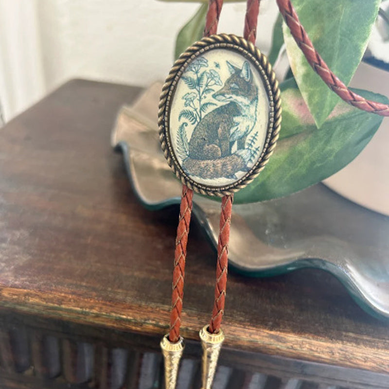 Western Bolo Tie met Kikker en Banjo Motief – Verstelbaar Leren Stropdas voor Authentieke Cowboystijl | Sansoti